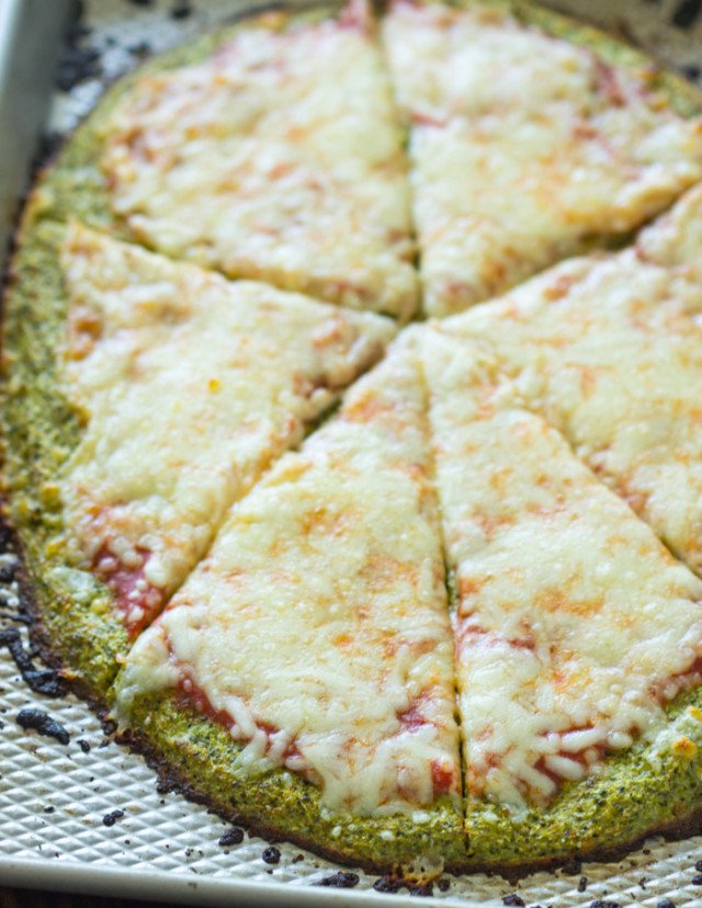 low-carb-broccoli-crust-pizza-gluten-free